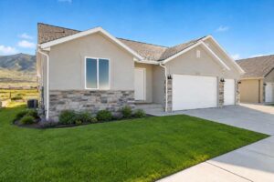 The Fennec Fox floor plan blends charm and efficiency, offering an airy, modern space designed for daily life. It’s a spirited, move-in-ready home that provides a custom feel without the stress of a full custom build.