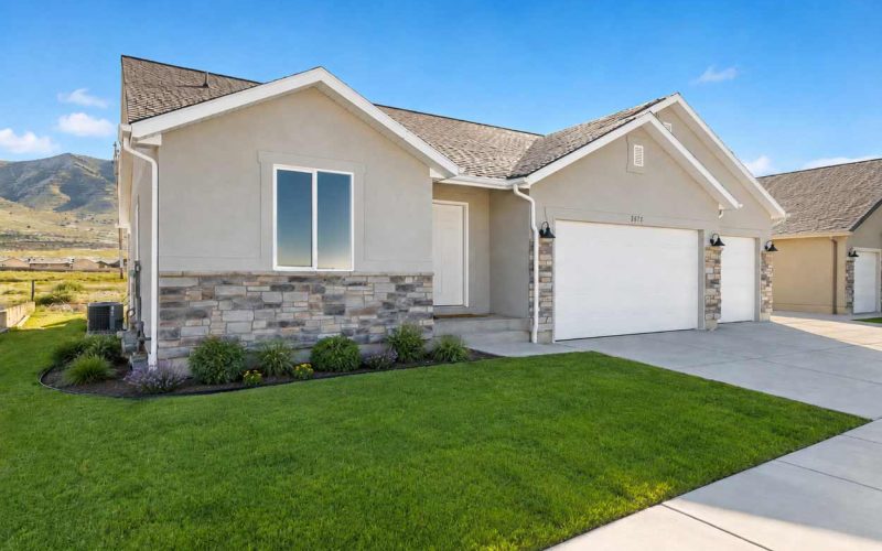 The Fennec Fox floor plan blends charm and efficiency, offering an airy, modern space designed for daily life. It’s a spirited, move-in-ready home that provides a custom feel without the stress of a full custom build.