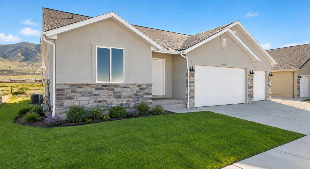 The Fennec Fox floor plan blends charm and efficiency, offering an airy, modern space designed for daily life. It’s a spirited, move-in-ready home that provides a custom feel without the stress of a full custom build.